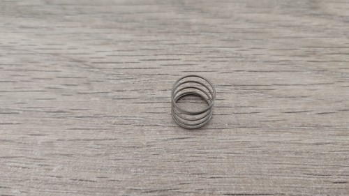 Ressort bouton pièce console